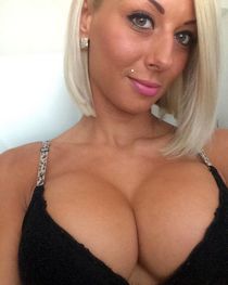 Blonde teen with a small